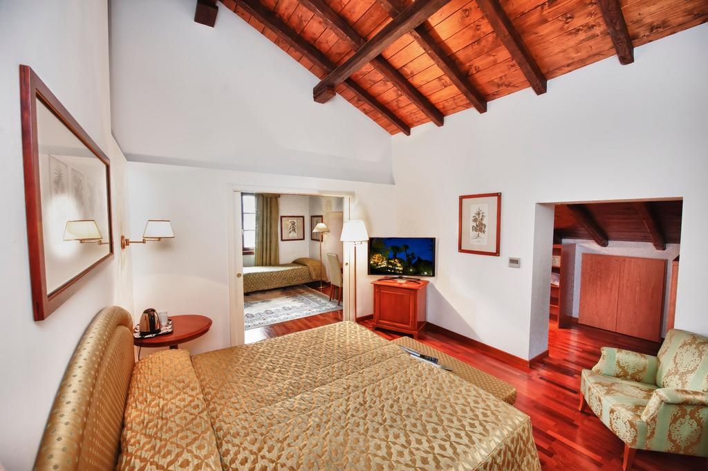 Relais Casali Della Cisterna Hotel