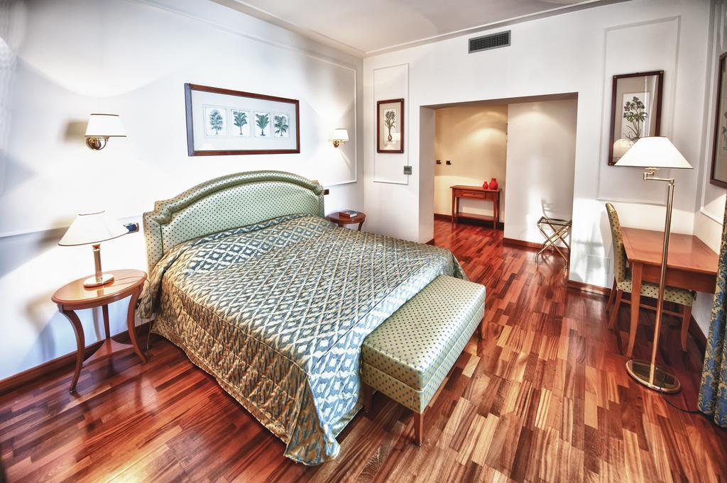 Relais Casali Della Cisterna Hotel