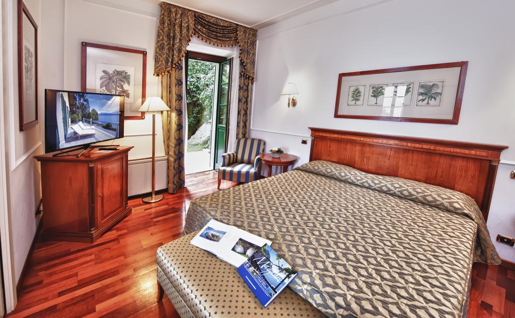 Relais Casali Della Cisterna Hotel