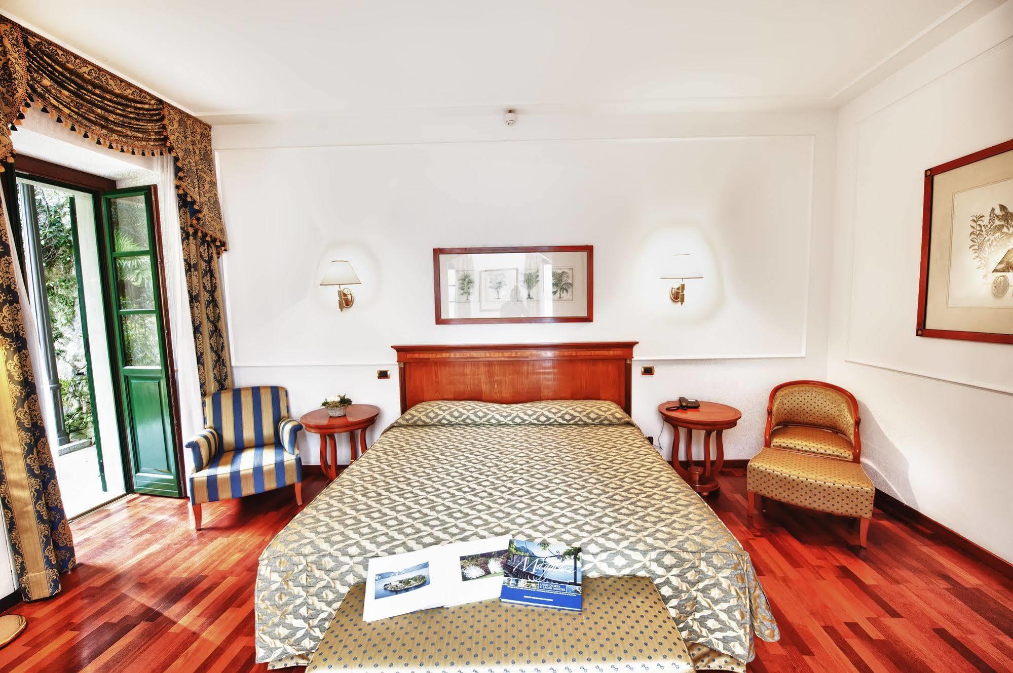 Relais Casali Della Cisterna Hotel