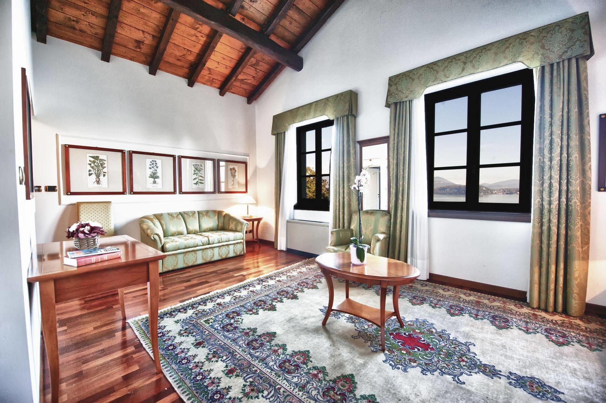Relais Casali Della Cisterna 3*