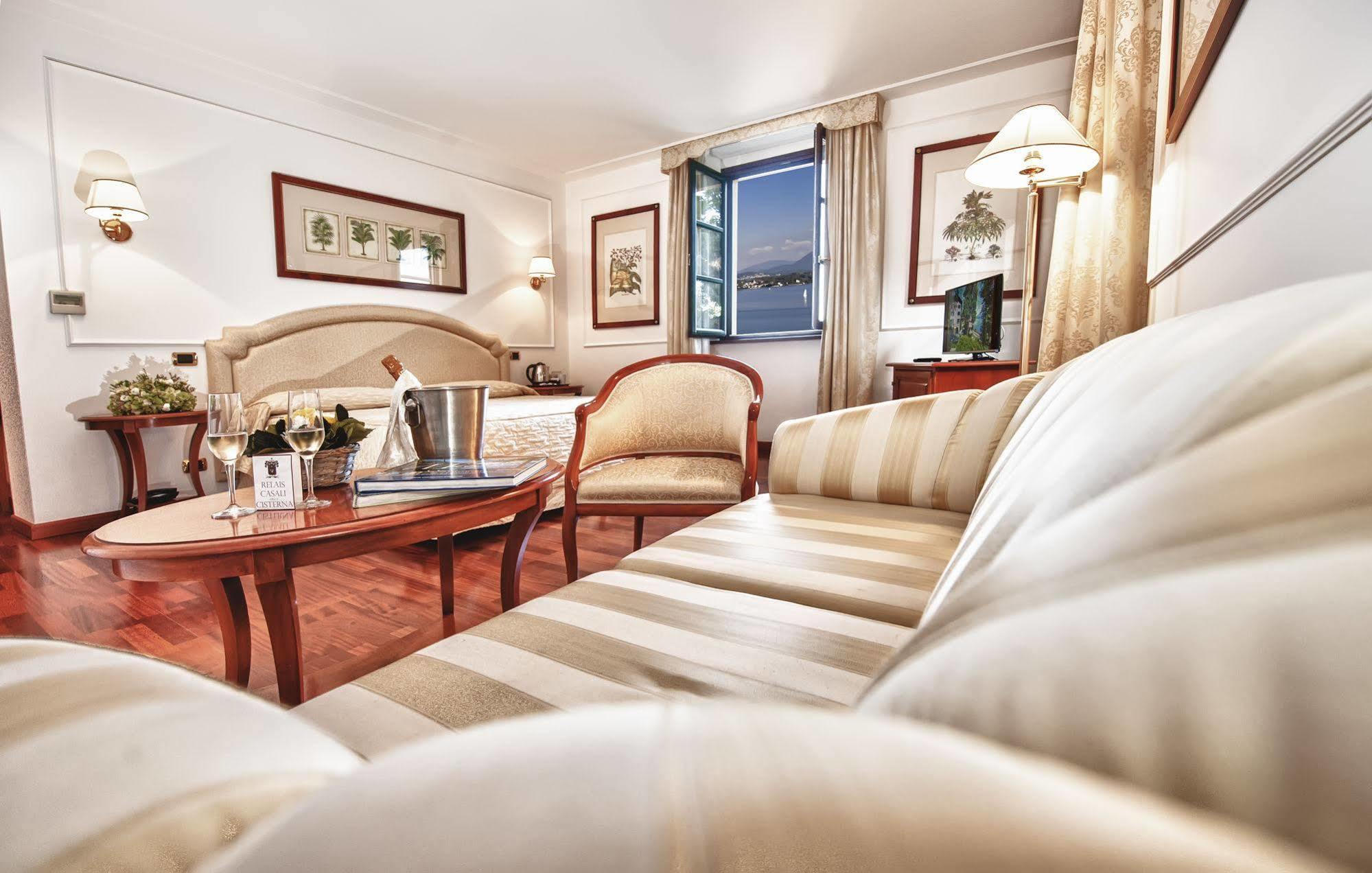 Hotel Relais Casali Della Cisterna 3*